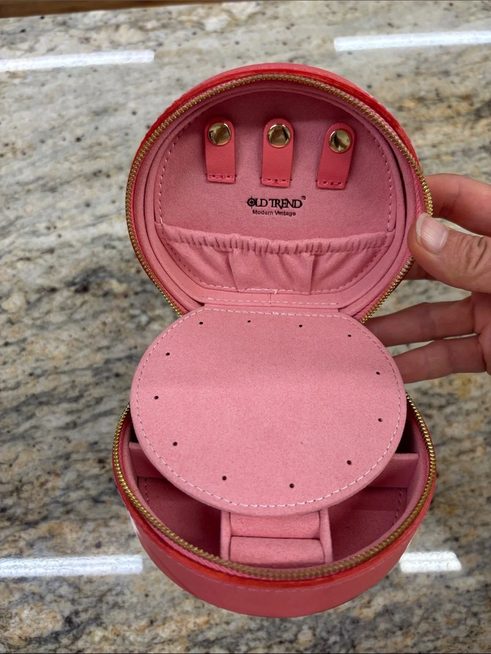 Old trend leather peach Round Coral Jewelry Case with Gold Stud
